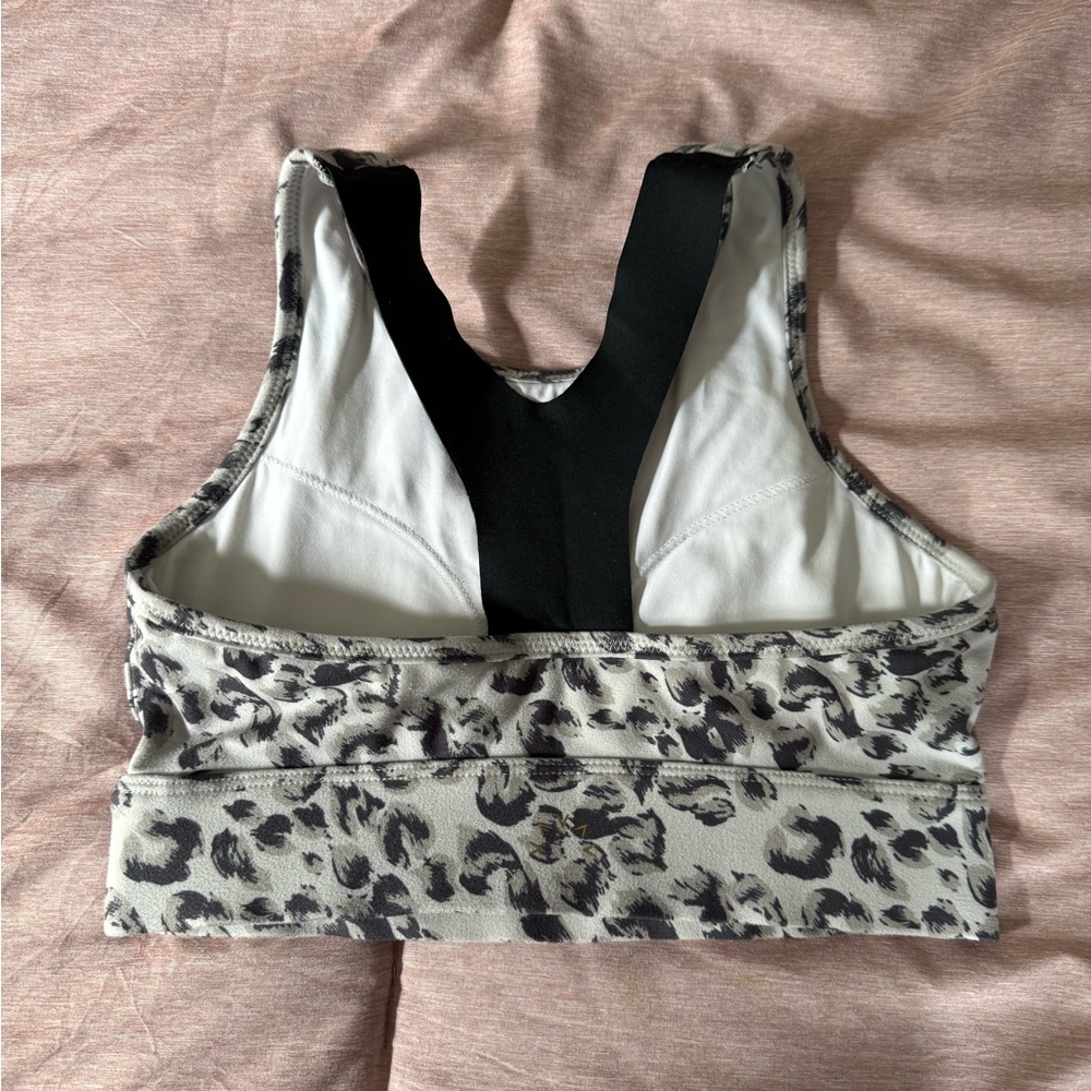 34. Varley White and Black Patterned Sports Bra EUC - Picture 3 of 5